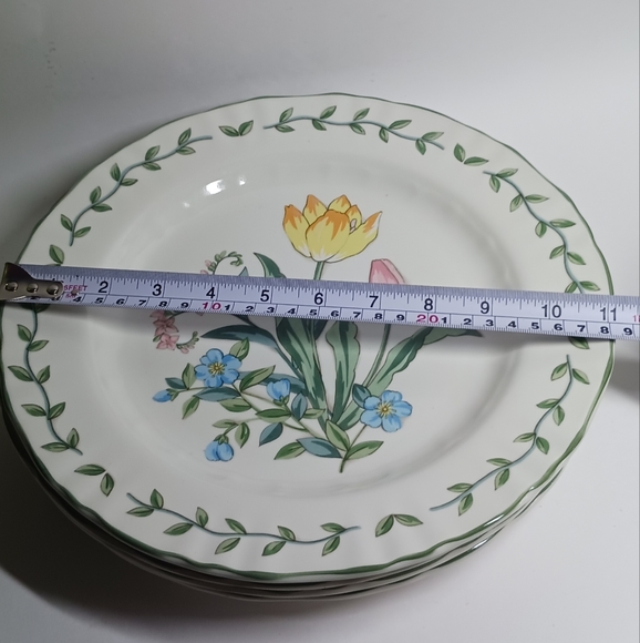 Four 11" Mikasa Country Fleur Salad Luncheon Plates - Picture 5 of 5